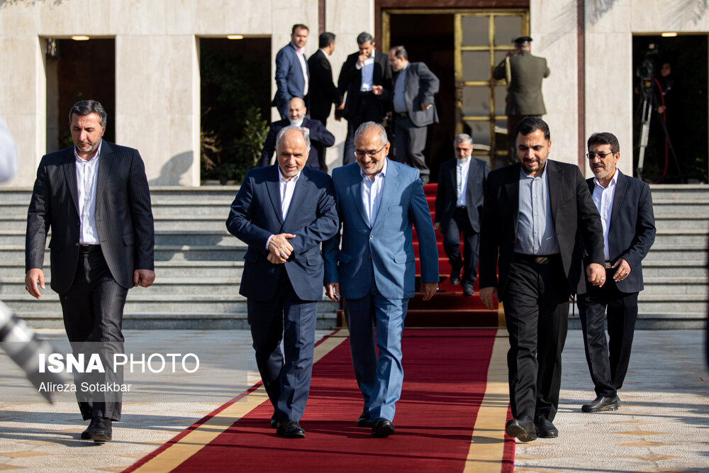 عیسی زارع‌پور، وزیر ارتباطات، سید محمد حسینی، معاون پارلمانی رئیس جمهور و سید علیرضا آوایی، وزیر دادگستری در مراسم بدرقه رئیس جمهور پیش از سفر به عربستان