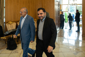 عیسی زارع‌پور، وزیر ارتباطات و سید محمد حسینی، معاون پارلمانی رئیس جمهور در مراسم بدرقه رئیس جمهور پیش از سفر به عربستان