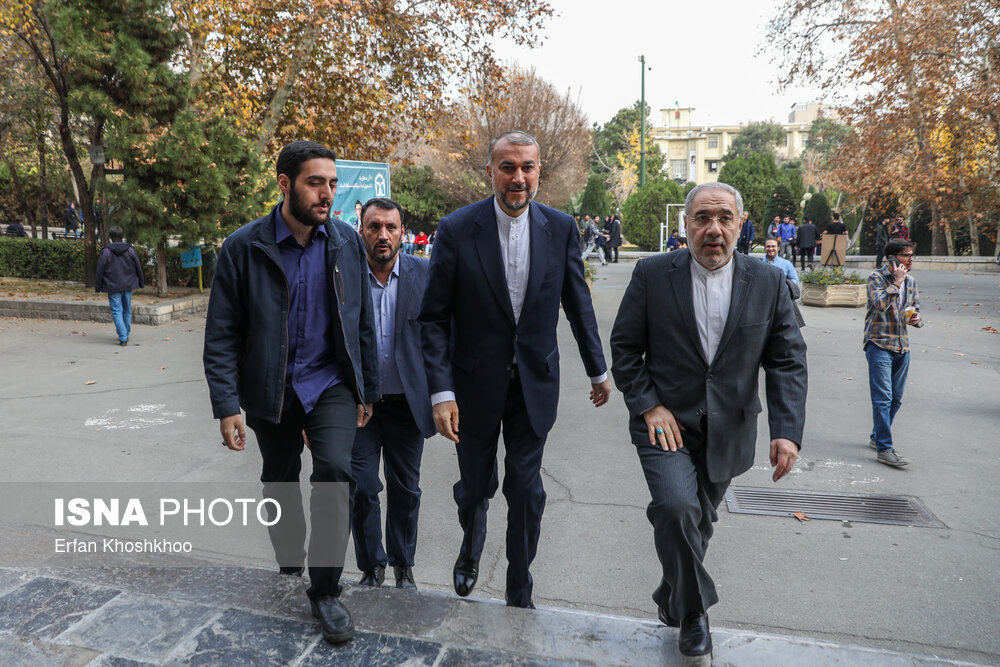 حضور حسین امیرعبداللهیان، وزیر امور خارجه در نشست پرسش و پاسخ با دانشجویان دانشگاه تهران