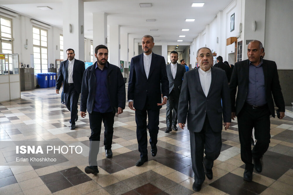 حضور حسین امیرعبداللهیان، وزیر امور خارجه در نشست پرسش و پاسخ با دانشجویان دانشگاه تهران