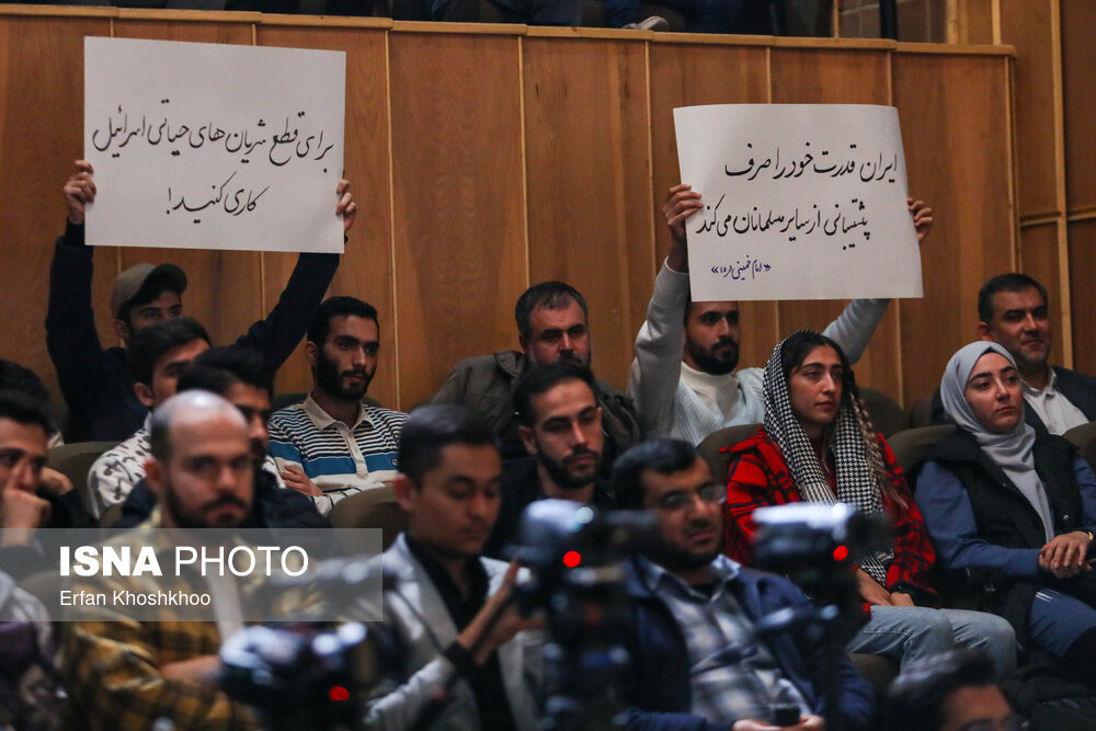 در حاشیه حضور وزیر امور خارجه در نشست پرسش و پاسخ با دانشجویان دانشگاه تهران