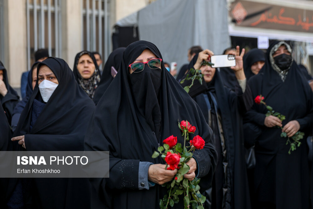 بدرقه و خاکسپاری پیکر یک شهید گمنام در وزارت فرهنگ و ارشاد اسلامی