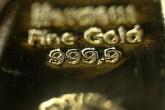 طلا به زیر ۲۰۵۰ دلار سقوط کرد