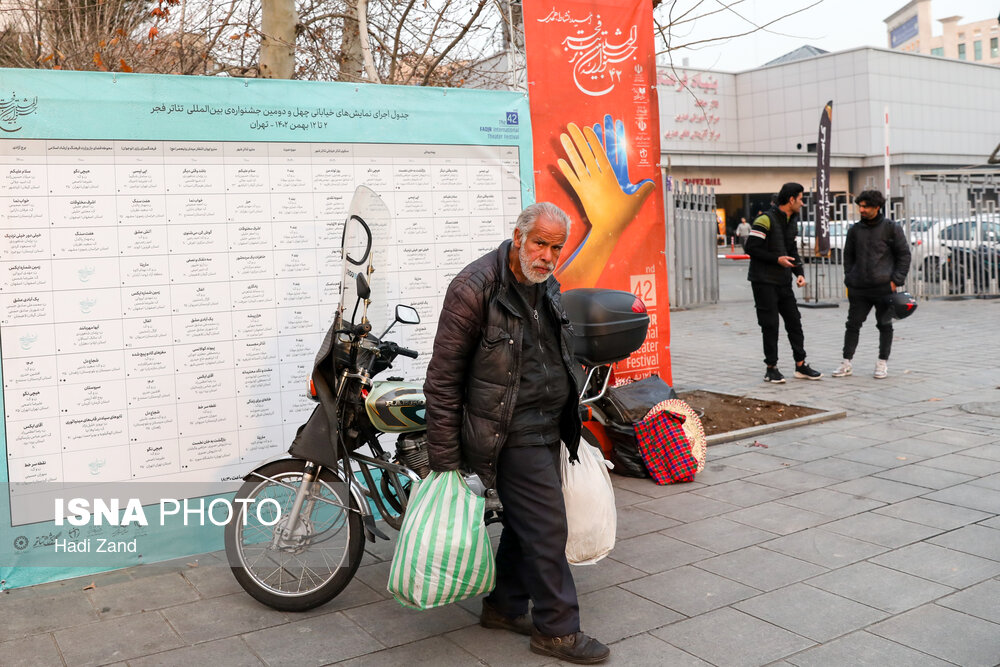 در حاشیه چهارمین روز جشنواره جهانی تئاتر فجر