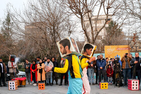 تئاتر خیابانی «مرز» به کارگردانی مهدی فتحی در چهارمین روز جشنواره جهانی تئاتر فجر