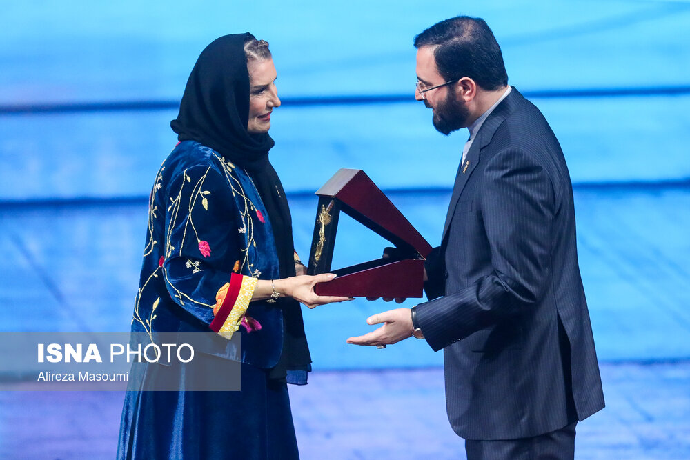 فریبا کوثری، بازیگر در افتتاحیه چهل و دومین جشنواره بین‌المللی فیلم فجر