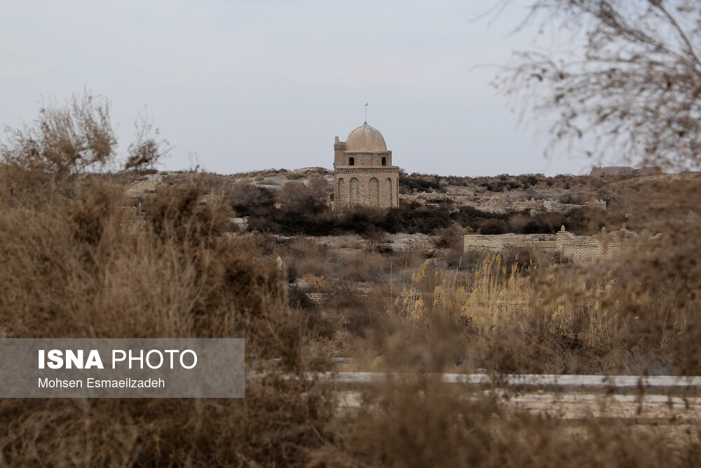 قبرستان‌های قدیمی مرو  یکی از جاذبه‌های گردشگری و تاریخی این شهر است