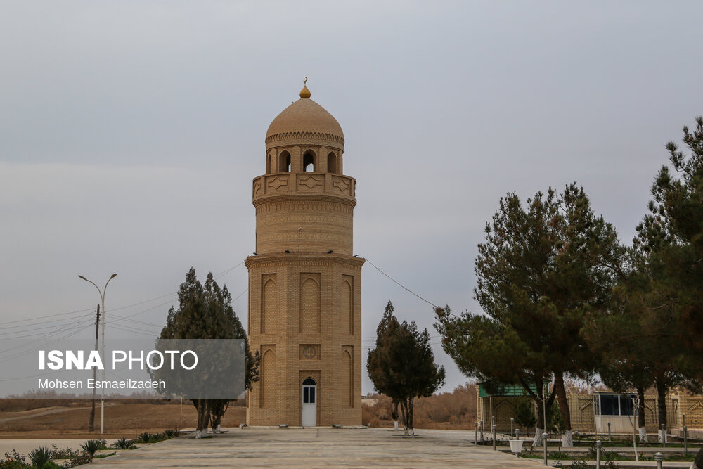 نمایی از برج مسجد جامع خواجه یوسف همدانی  که در مرو باستان واقع شده است