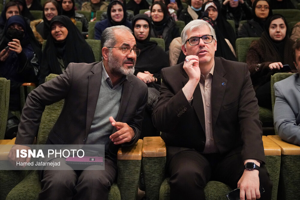 حسن سالاریه رئیس سازمان فضایی ایران در مراسم پرتاب موفقیت آمیز ماهواره «پارس۱»