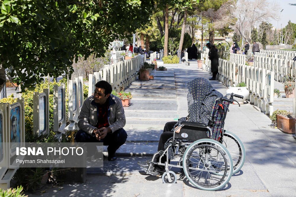 آخرین پنجشنبه سال و زیارت مزار شهیدان در اصفهان