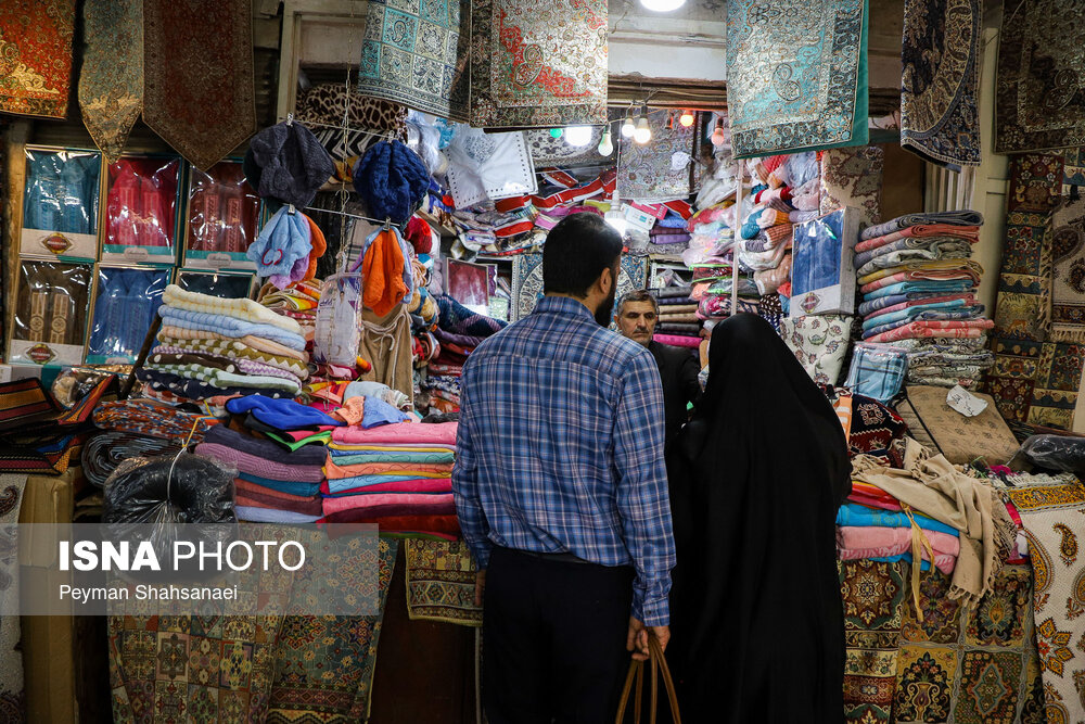 خرید مسافران نوروزی در بازار اصفهان