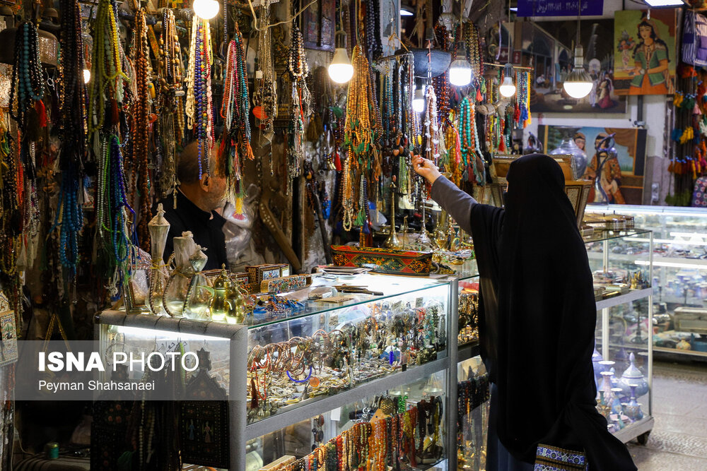 خرید مسافران نوروزی در بازار اصفهان