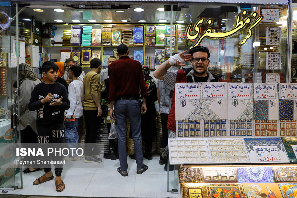 خرید مسافران نوروزی در بازار اصفهان