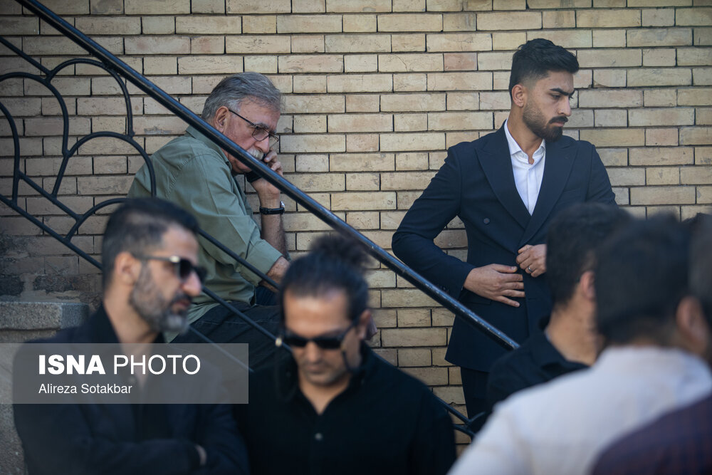 همایون اسعدیان، سینماگر در مراسم تشییع پیکر رضا داودنژاد