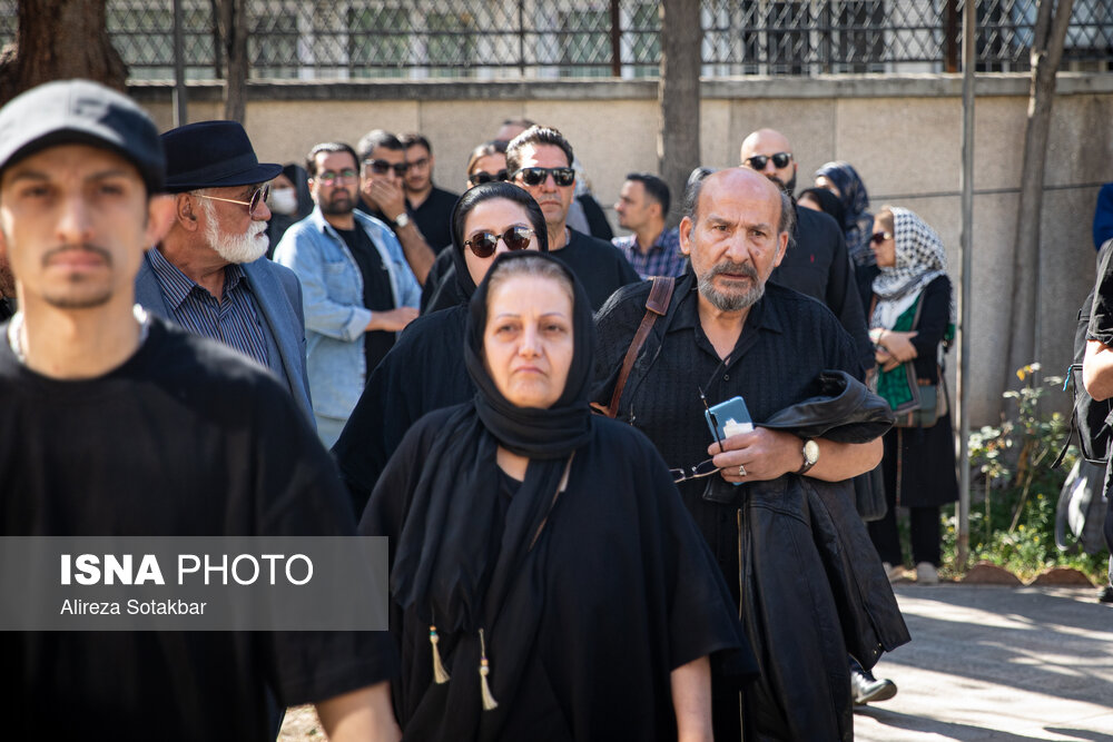 محمدرضا داوودنژاد در مراسم تشییع پیکر رضا داودنژاد