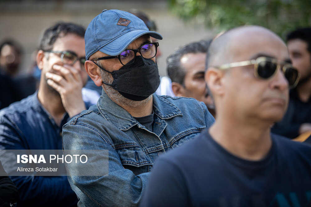 حبیب رضایی، بازیگر در مراسم تشییع پیکر رضا داودنژاد