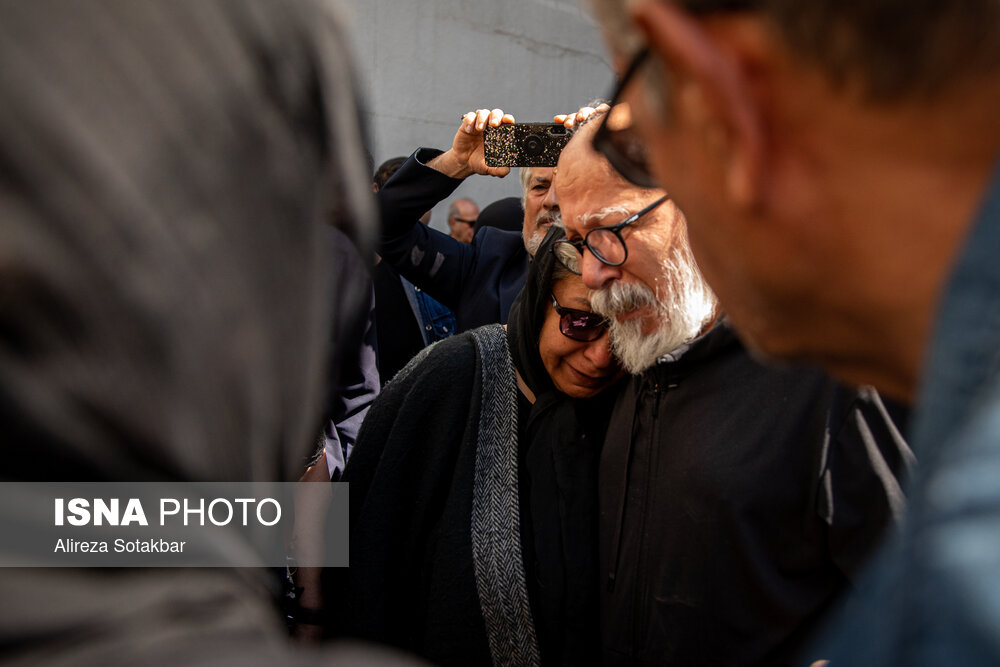 علیرضا داودنژاد در مراسم تشییع پیکر رضا داودنژاد