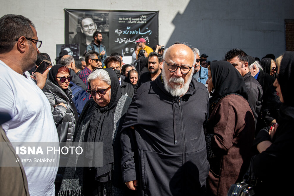 علیرضا داودنژاد در مراسم تشییع پیکر رضا داودنژاد
