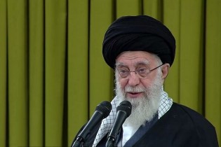 رهبر انقلاب: تشکر واقعی از ملت ادامه تلاش بی‌وقفه مسئولان برای حل مشکلات است