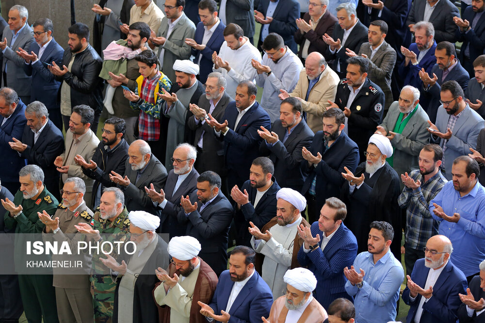 اقامه نماز عید فطر به امامت رهبر انقلاب