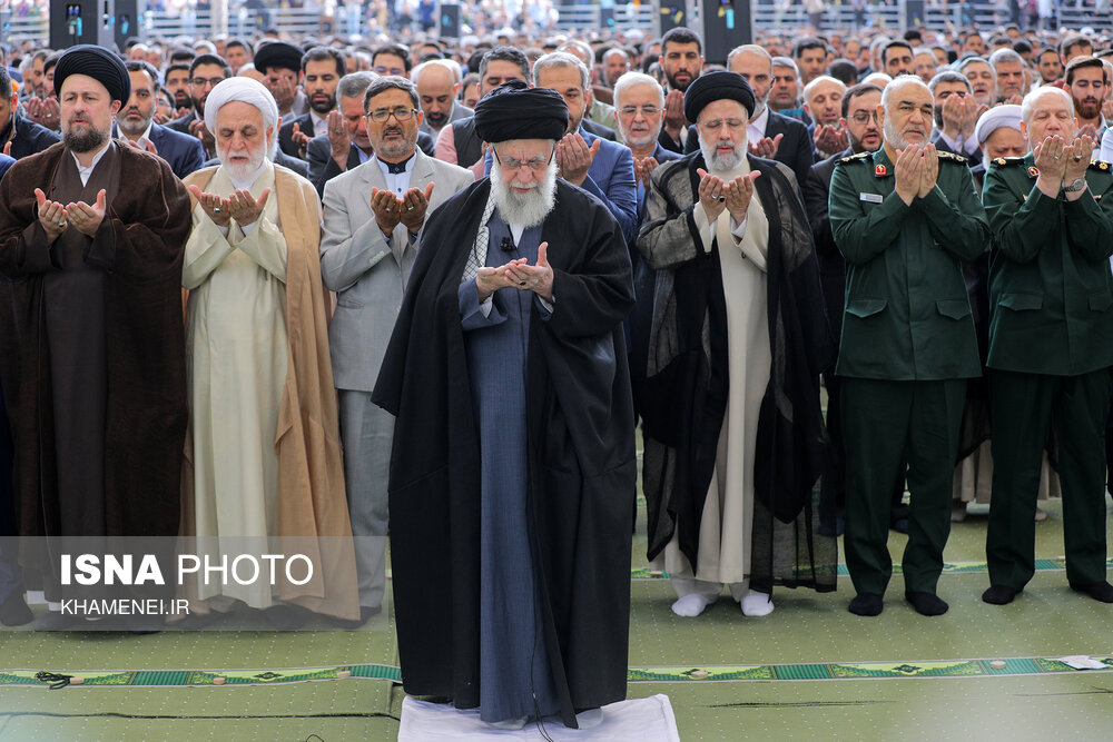 اقامه نماز عید فطر به امامت رهبر انقلاب