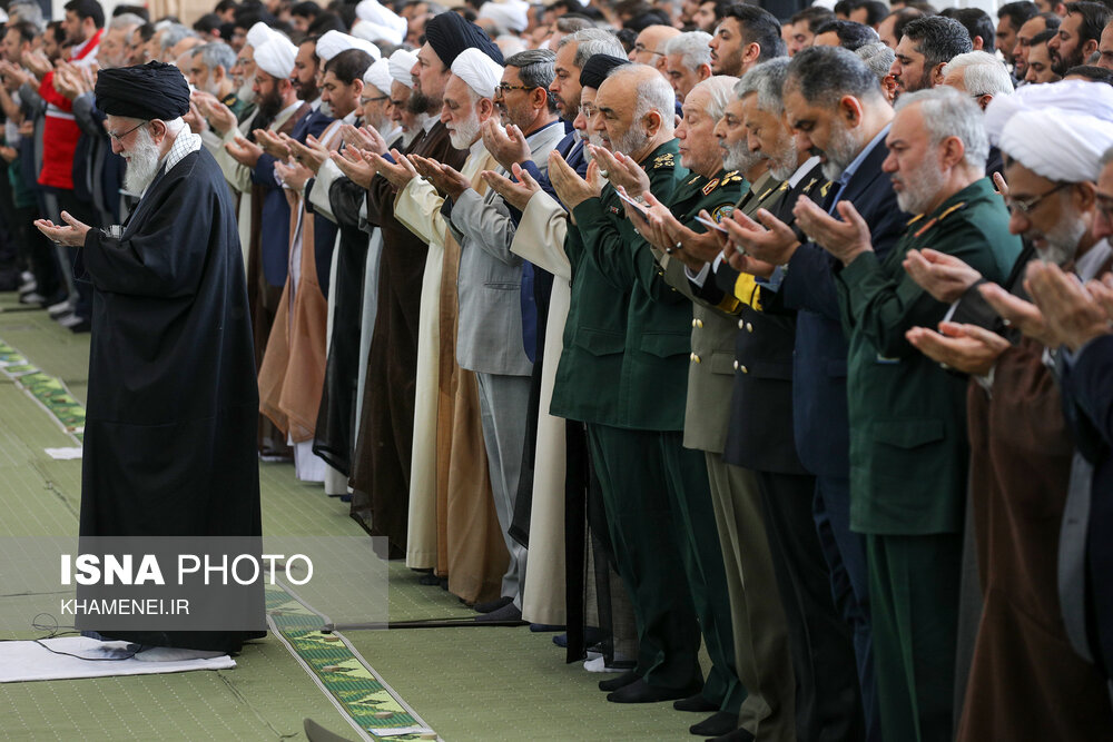 اقامه نماز عید فطر به امامت رهبر انقلاب