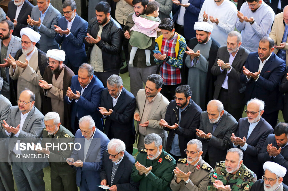 اقامه نماز عید فطر به امامت رهبر انقلاب